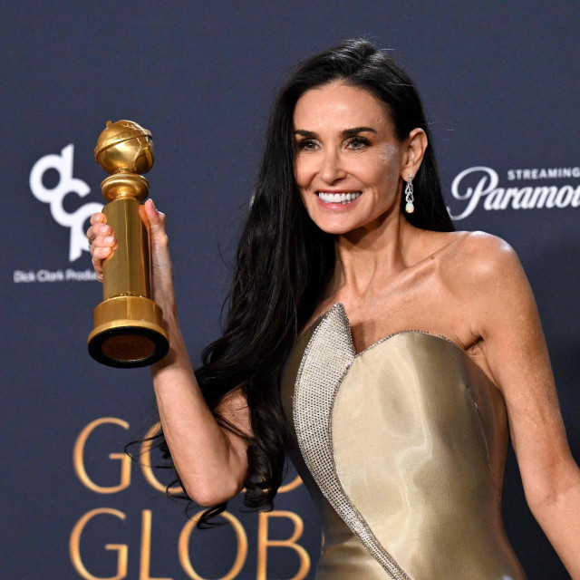 Ovo je prvi Zlatni globus za Demi Moore, a osvojila ga je za ulogu u filmu ”The Substance”