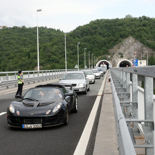 Kolona automobila, ilustrativna fotografija