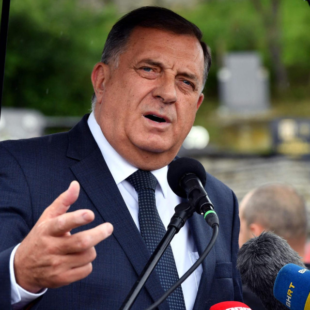 Milorad Dodik rekao je da razmišlja o tome da RS odustane od sudjelovanja u provedbi reformi koje bi približile BiH članstvu u Europskoj uniji