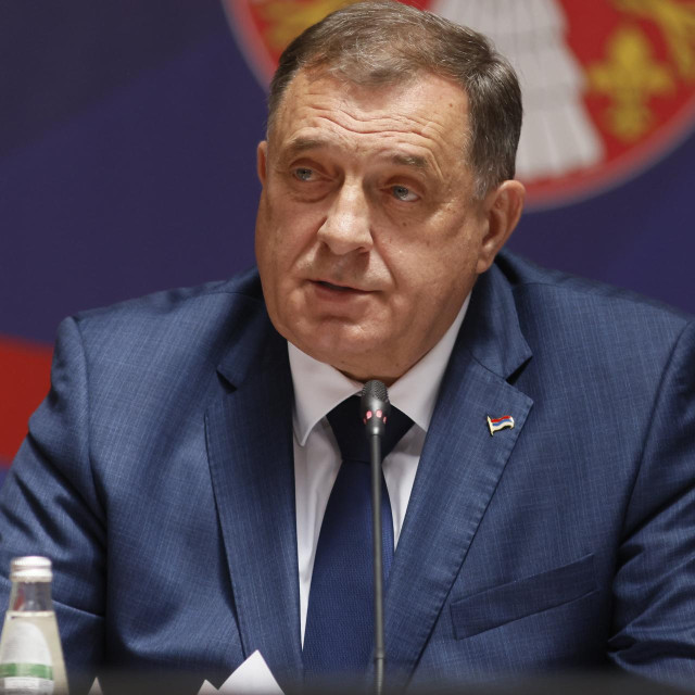 Milorad Dodik rekao je da razmišlja o tome da RS odustane od sudjelovanja u provedbi reformi koje bi približile BiH članstvu u Europskoj uniji