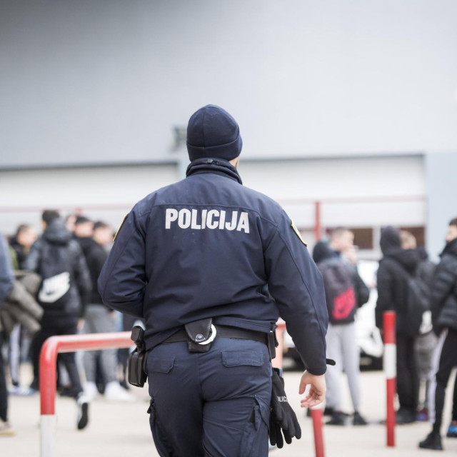 Ispred gotovo svih škola u Hrvatskoj od drugog polugodišta dežura policija