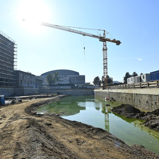 Gradnja Gradske knjižnice na mjestu nekadašnjeg Paromlina