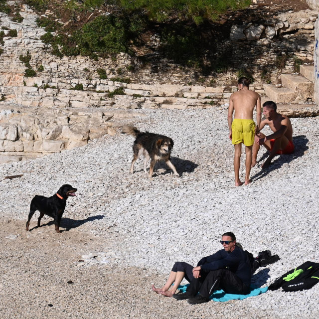 Prizor iz studenog s jedne pulske plaže, ilustrativna fotografija