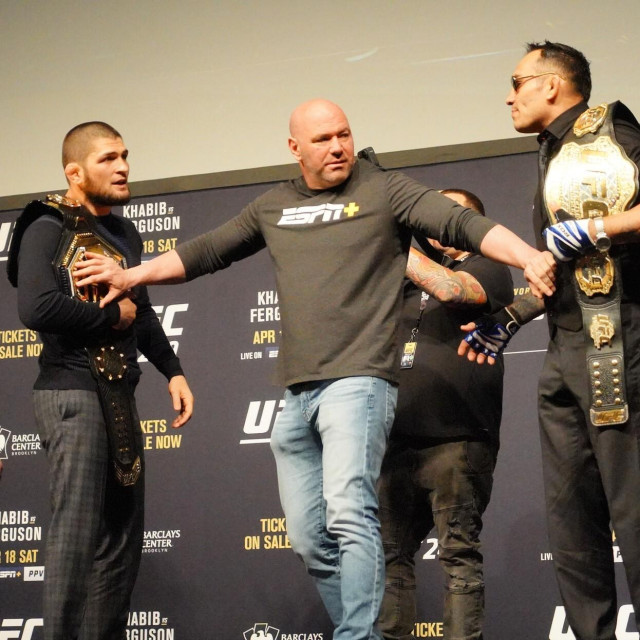 Khabib Nurmagomedov (lijevo) i Tony Ferguson (desno)