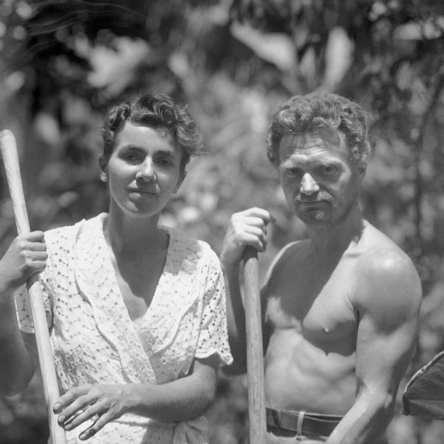 Dore Strauch i Friedrich Ritter na otoku Floreana, Galapagos, 1932.
 