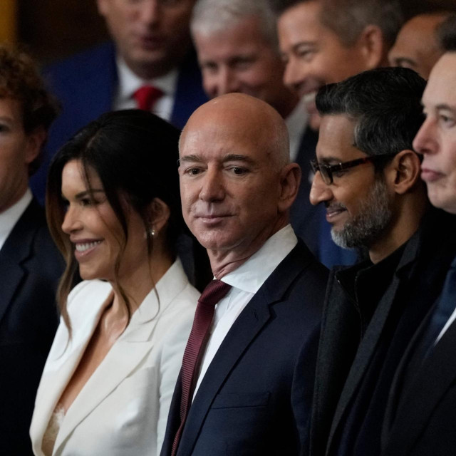 Mark Zuckerberg, Lauren Sanchez (Bezosova partnerica), Jeff Bezos, Sundar Pichai i Elon Musk