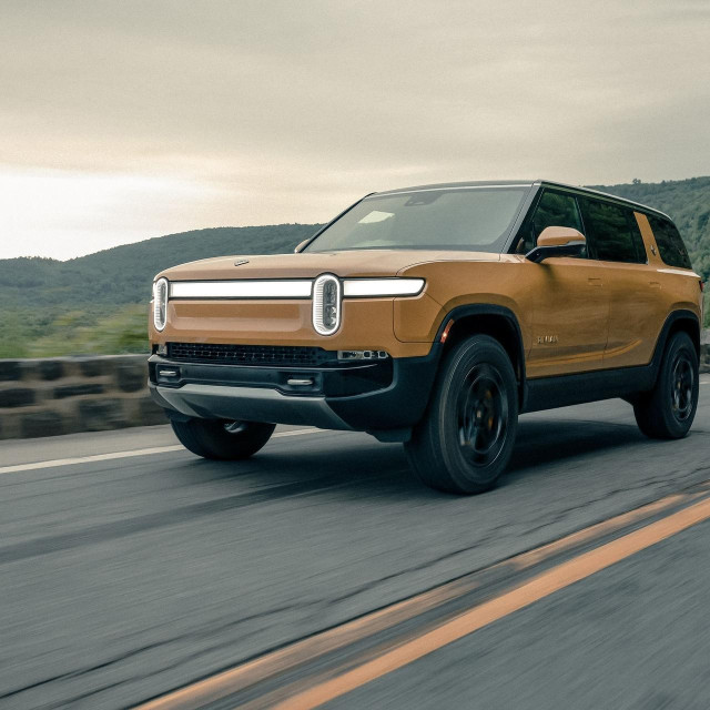 Rivian R1S