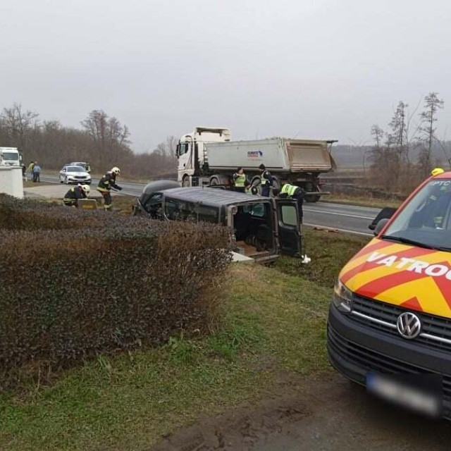 Kombi je sletio s ceste kod Pitomače, dvije su osobe poginule