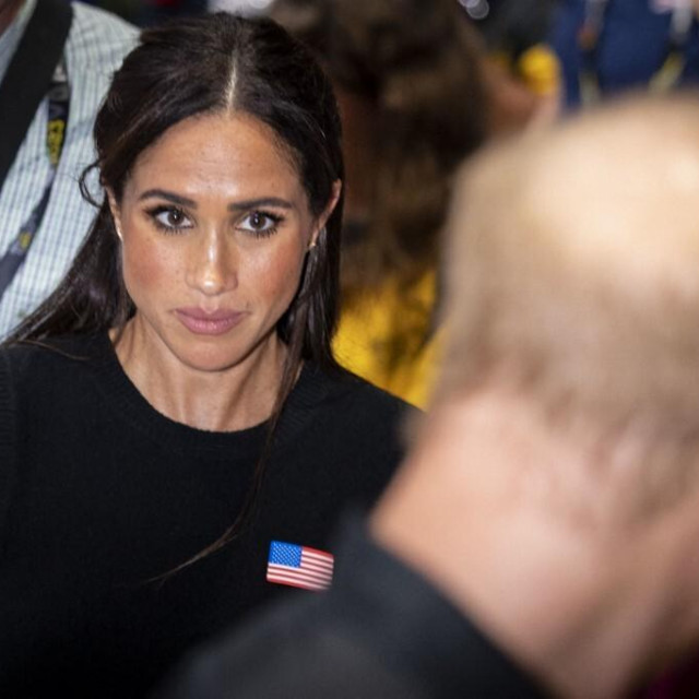 Meghan Markle i princ Harry s leđa