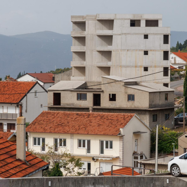 Zgrada u ulici Put Crvenog jezera