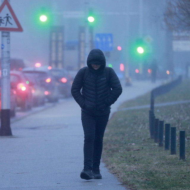 Maglovito jutro i jako zagađeni zrak u Zagrebu
 