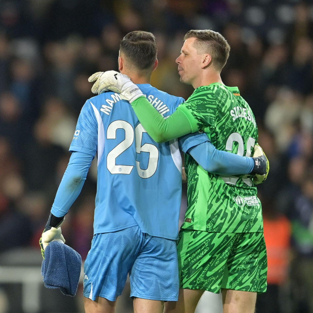 Wojciech Szczesny tješi golmana Valencije Giorgija Mamardašvilija