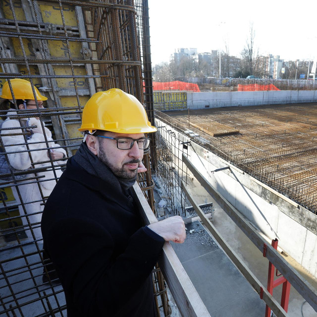 Zadnjih mjeseci gradonačelnik obilazi gradilišta i najavljuje megaprojekte, sada su pod upitnikom