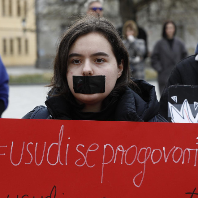 U Osijeku, prosvjed studenata Akademije za umjetnost i kulturu AUKOS Progovara. 