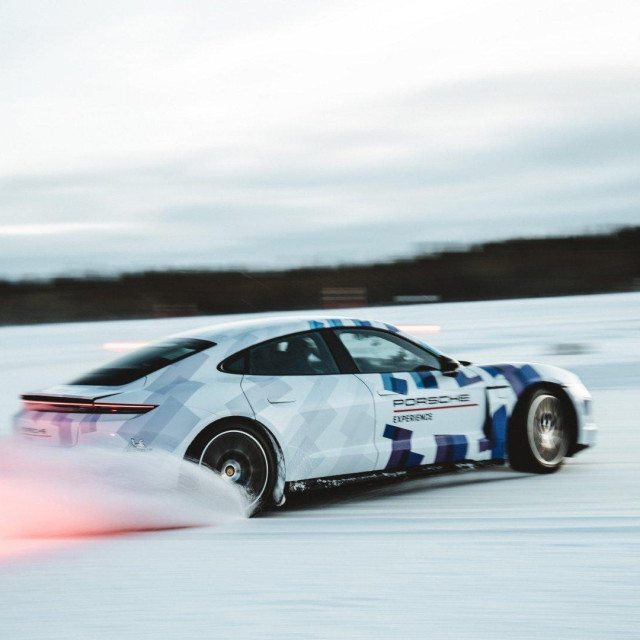 Porsche Taycan je oborio rekord u driftu na ledu