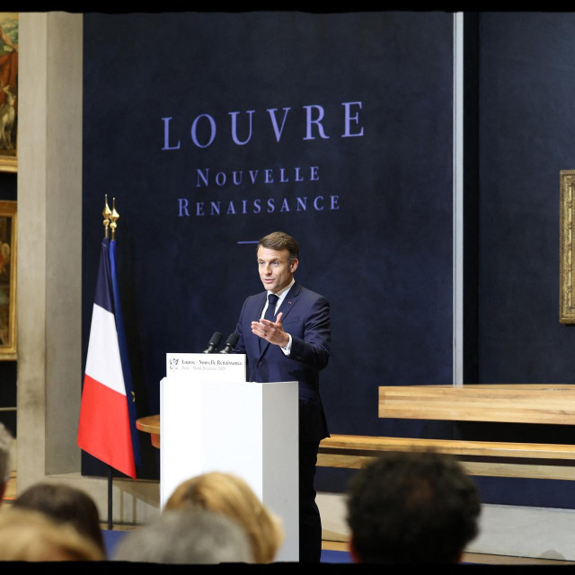 Emmanuel Macron

Renaissance du Louvre

 