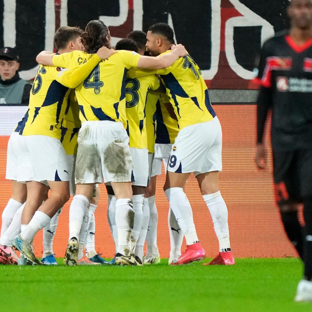 Momčad Fenerbahčea u proslavi pogotka