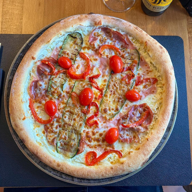 Pizza Bianca & Buđola