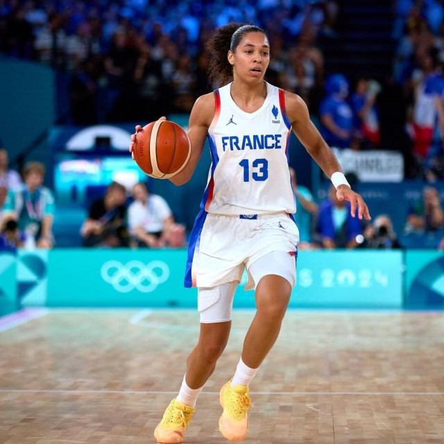 Janelle Salaün