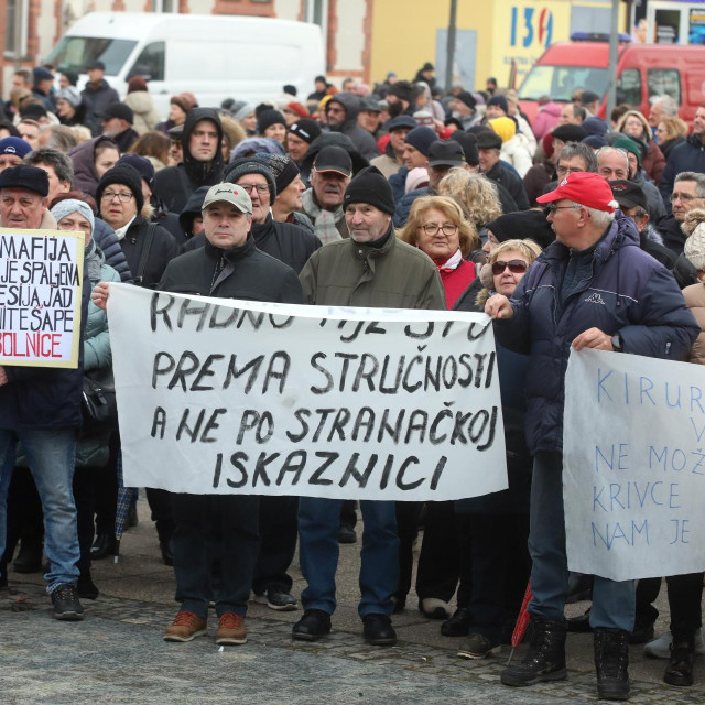 Na Trgu Republike u centru grada Čakovca održan je prosvjed podrške liječnicima iz ŽB Čakovec