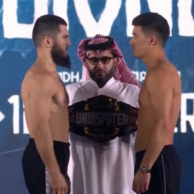 Artur Beterbiev (lijevo) i Dmitry Bivol (desno)