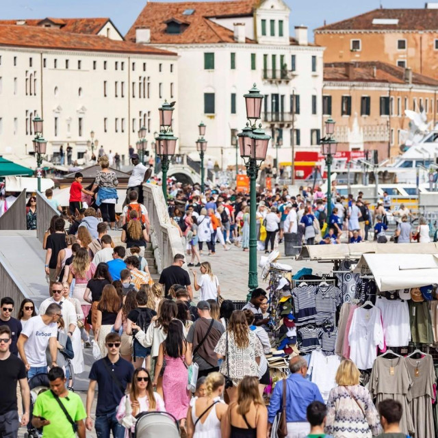 Gomile turista u Veneciji