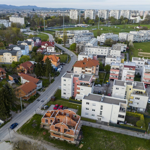 Zakon svakako propisuje da kupac mora imati informaciju prije potpisivanja kupoprodajnog ugovora i certifikat je jedan od dokumenata kojeg traže banke kod kreditiranja