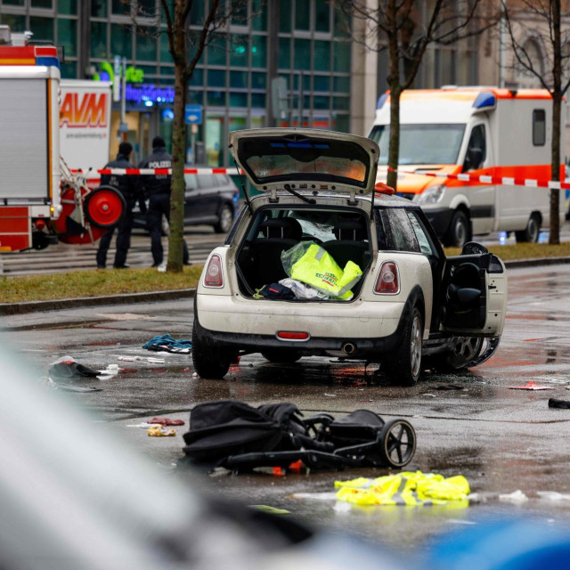 Autom se zaletio u grupu ljudi u Münchenu