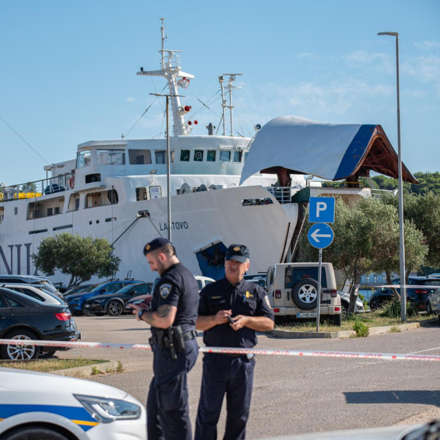 Rampa trajekta Lastovo priklještila je mornare