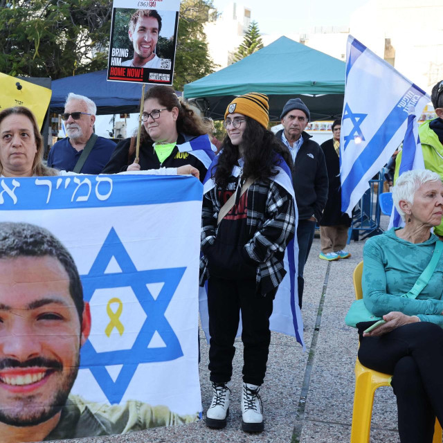 Obitelji u Tel Avivu čekaju da Hamas oslobodi njihove najmilije koji su držani u Pojasu Gaze od 7. listopada 2023.