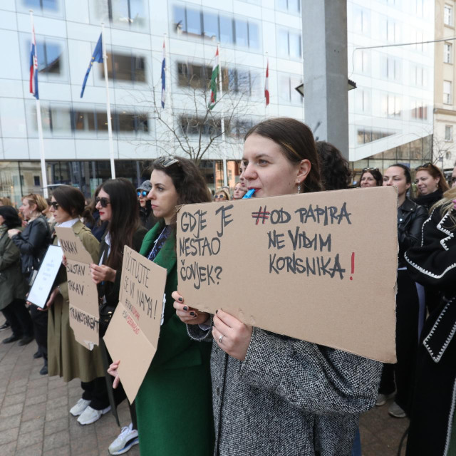 Socijalni radnici premoreni su administrativnim poslovima