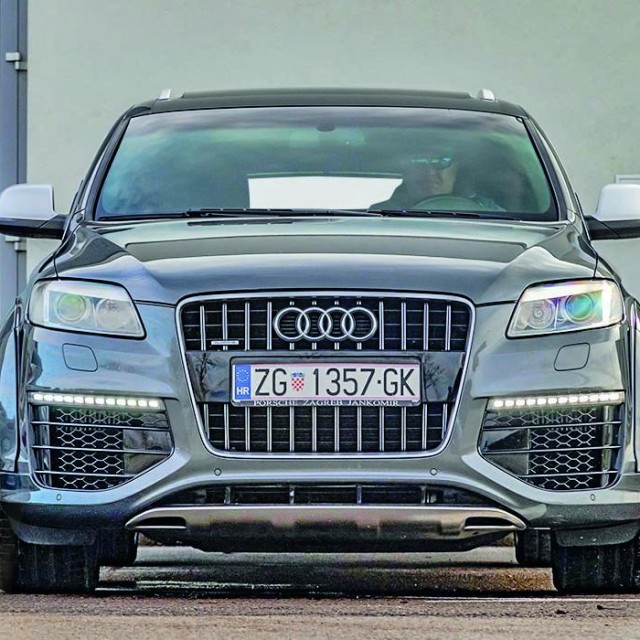 Audi Q7 V12 TDI





 