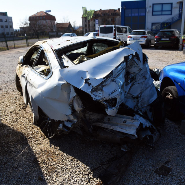 BMW u kojem su stradali mladić i djevojka