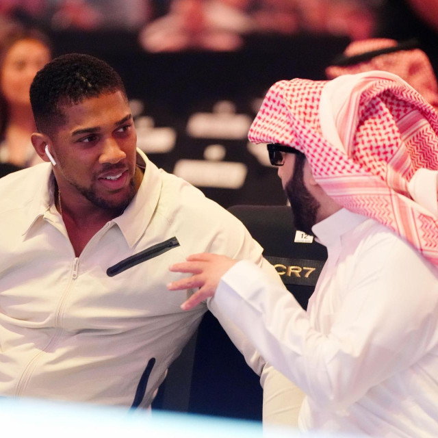 Anthony Joshua i Turki Alalshikh