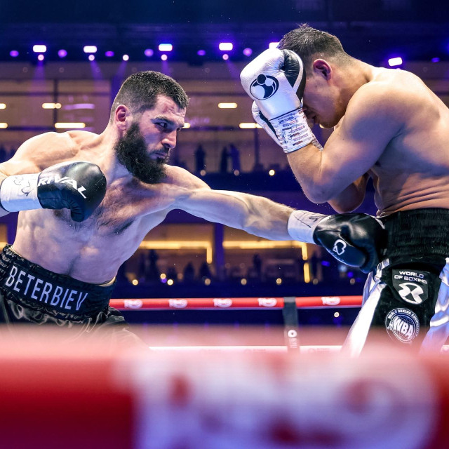  Artur Beterbiev vs. Dmitry Bivol 