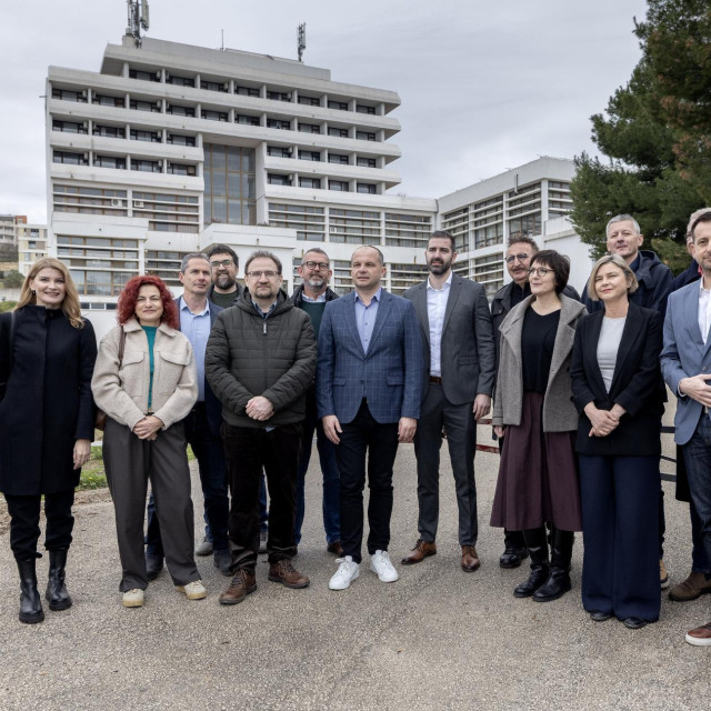 Svečano potpisivanje koalicijskog sporazuma izmedju stranaka SDP, Možemo i Direkt