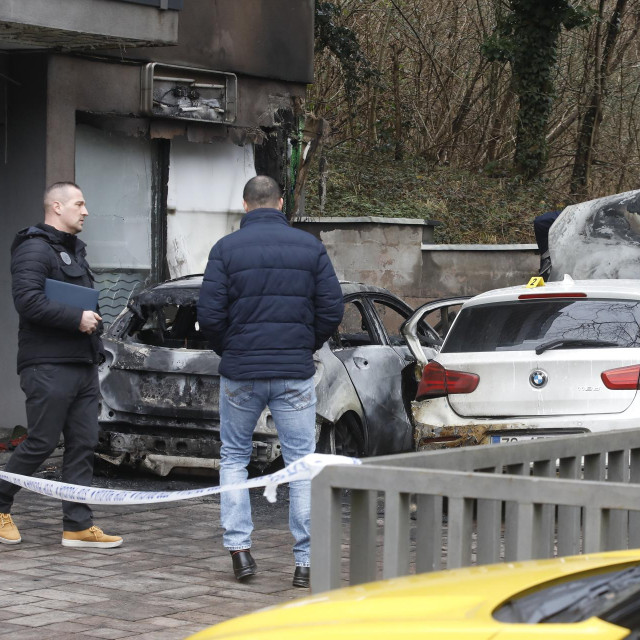 U ranim jutarnjim satima došlo je do zapaljenja automobila, a građani su prijavili da su čuli eksploziju