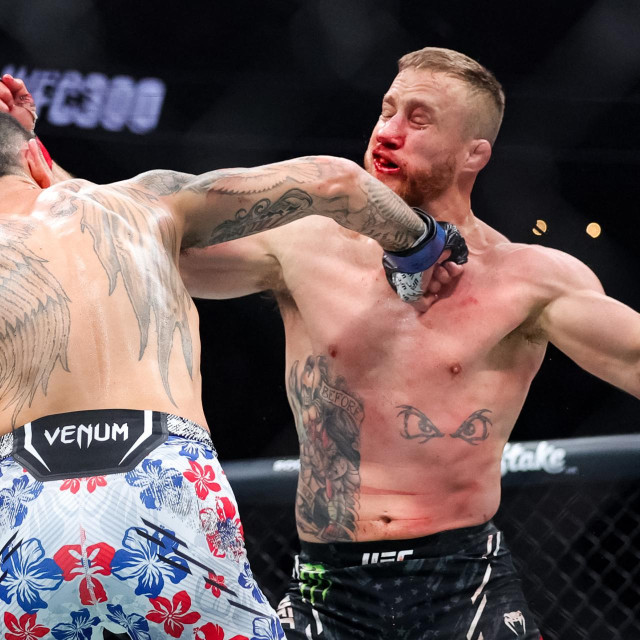 Justin Gaethje vs Max Holloway