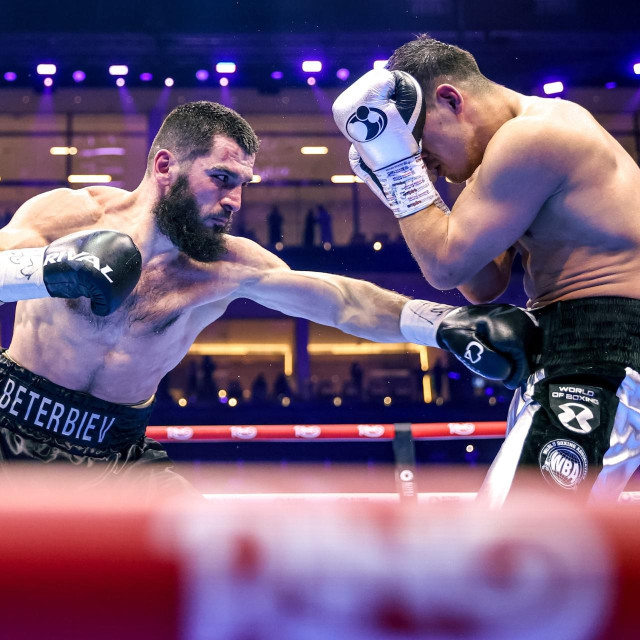  Artur Beterbiev vs. Dmitry Bivol 