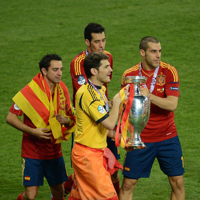 Iker Casillas (u sredini), Xavi Hernández (lijevo), Alvaro Negredo (desno) i Sergio Busquets (u pozadini) 