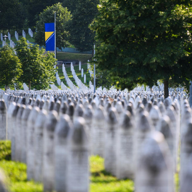 Memorijalno groblje u Potočarima