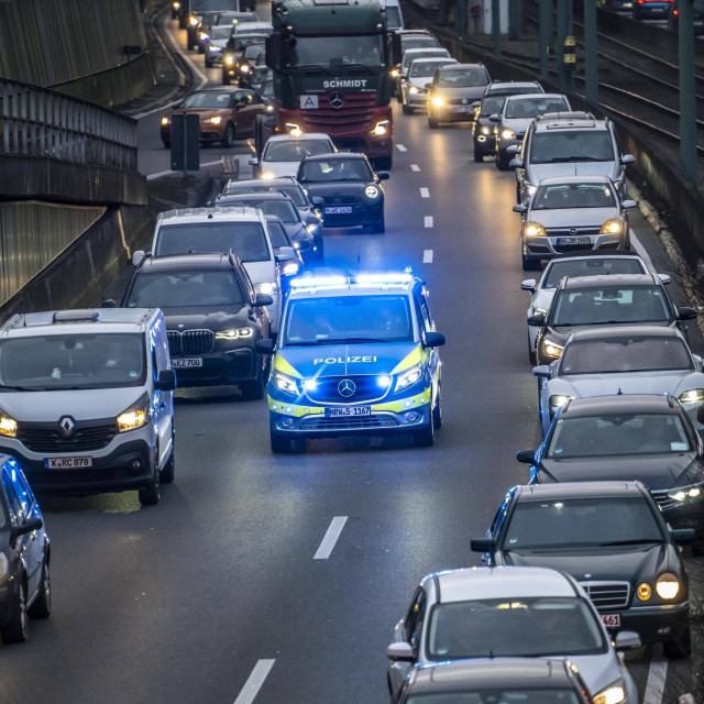 Policija, Autobahn, ilustracija