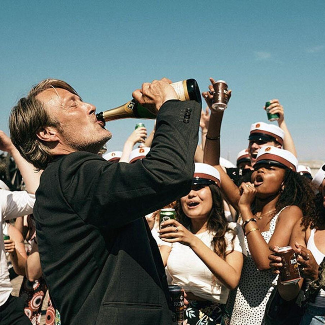 Mads Mikkelsen kao srednjoškolski profesor koji povjeruje u benefite alkohola i - zezne se, u filmu ”Another Round”