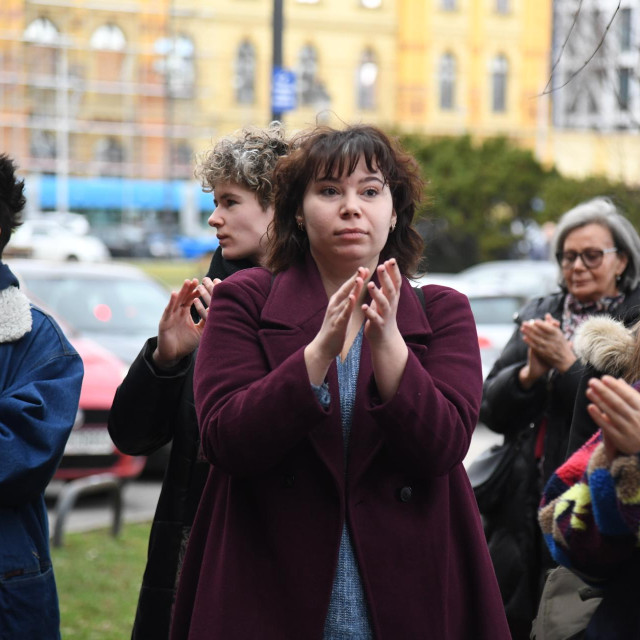 Studentska inicijativa Skandal organizirala je okupljanje podrške studentima i inicijativi AUKOS Progovara. Na fotografiji: redateljica filma Karla Jelić