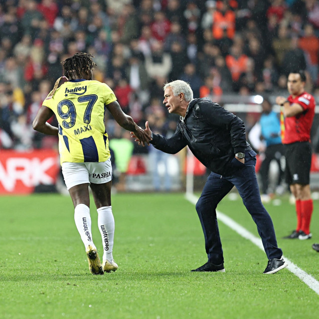 Allan Saint-Maximin i Jose Mourinho