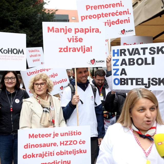 Prosvjed liječnika ispred HZZO-a u organizaciji Koordinacije obiteljske medicine