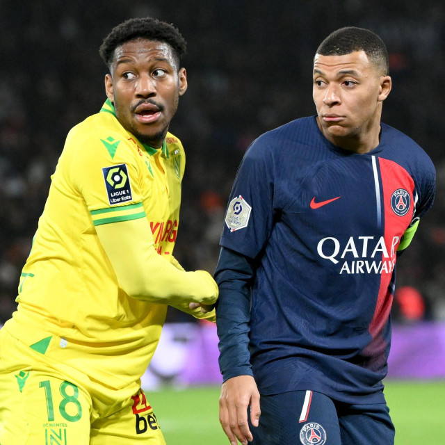 Ronaël Pierre-Gabriel i Kylian Mbappé na utakmici Nantesa i PSG-a 2023.