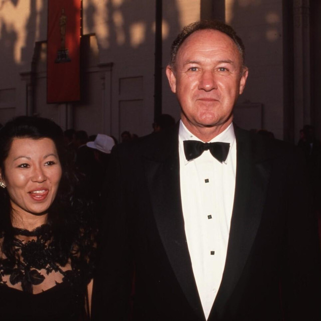 Gene Hackman (95) i Betsy Arakawa (63)