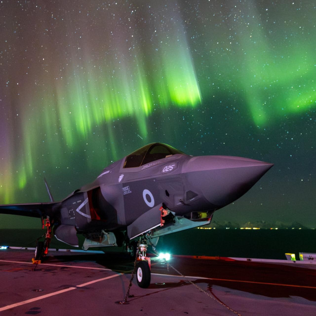 Borbeni avion F-35B na nosaču aviona HMS Prince of Wales