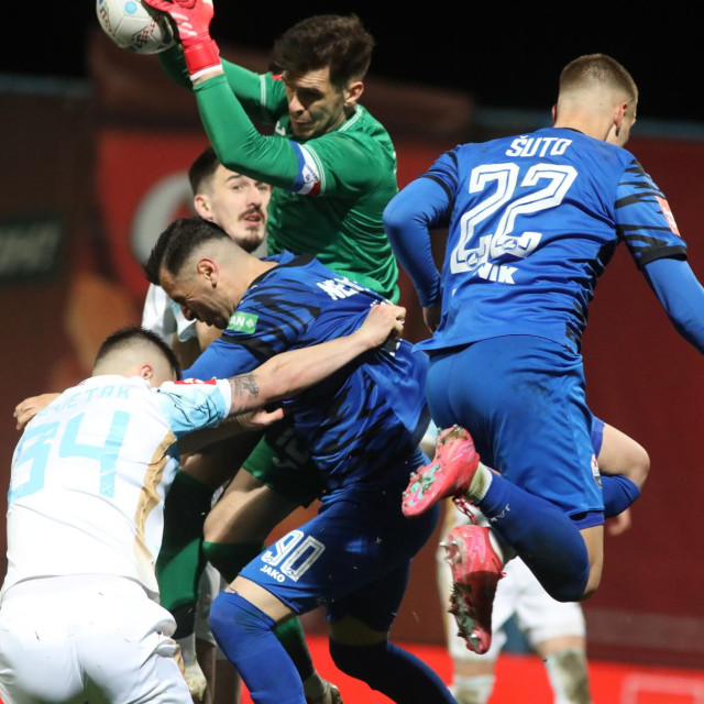 Slaven Belupo - Rijeka: Martin Zlomislić i Ante Šuto
